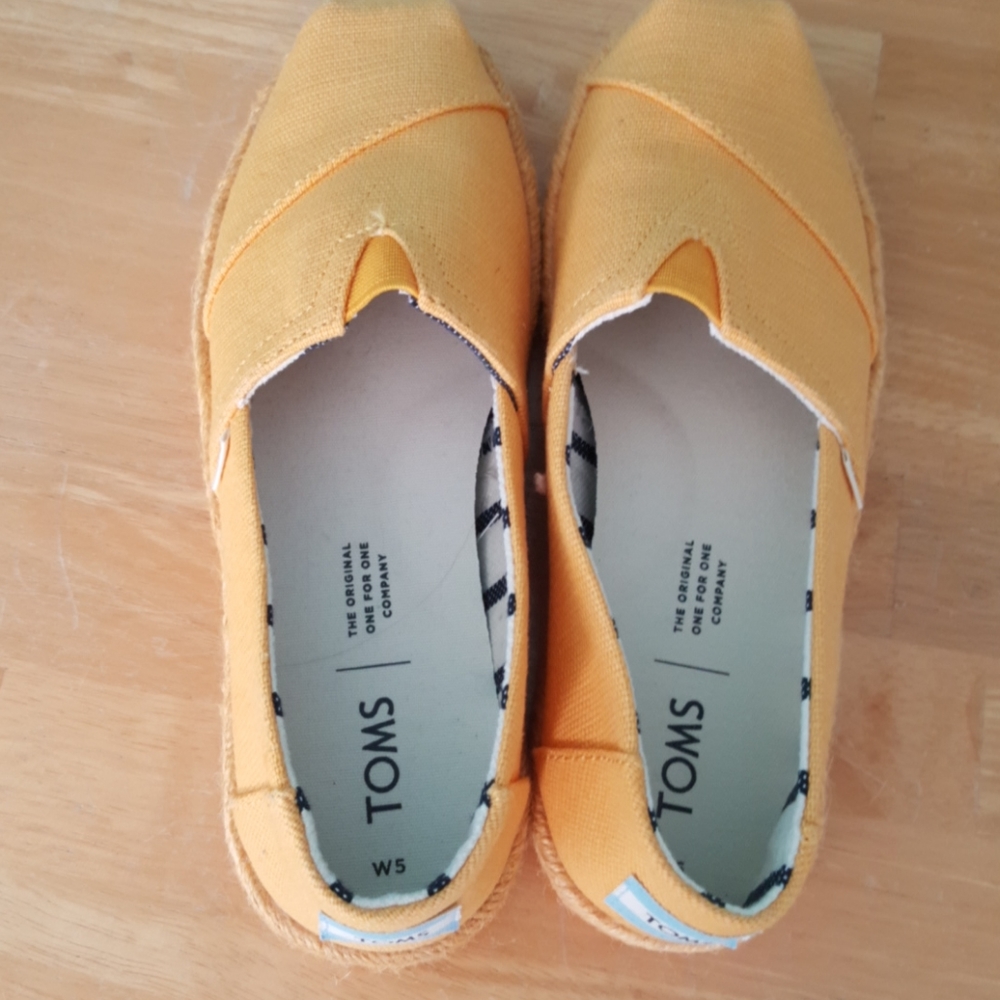 TOM'S golden sunny yellow Espadrille size 5M